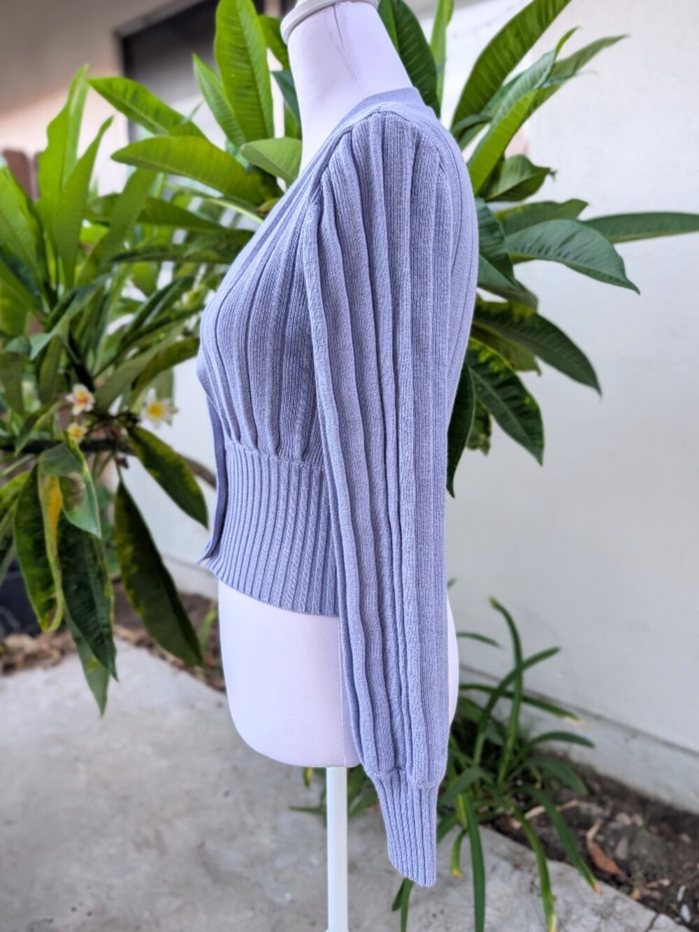 Wilfred by Aritzia lavender 3 button crop cable knit cardi size small VGUC - Picture 4 of 8
